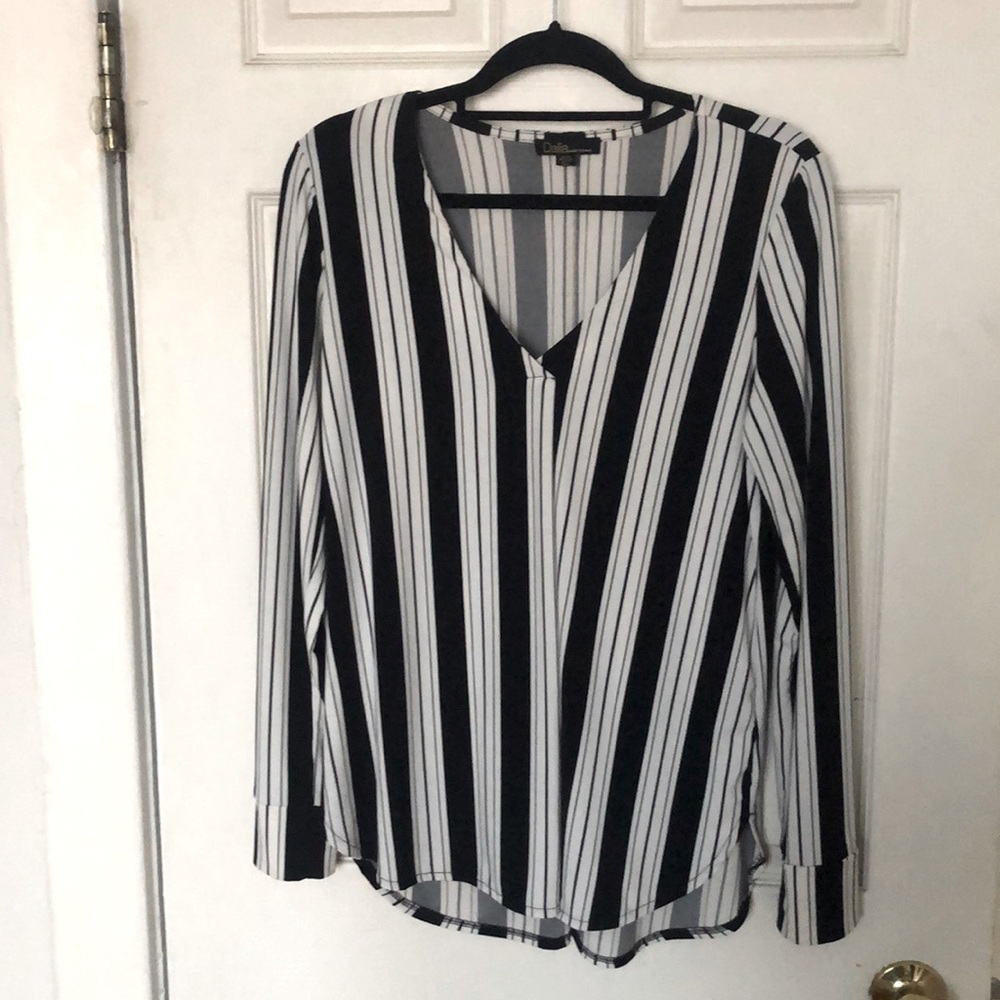 ☀️ 4 for $25 | Striped Vneck blouse